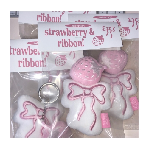 Mafarchive strawberibbon key chain #Pink