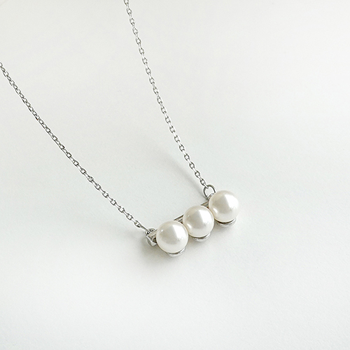 TRIPLE PEARL necklace