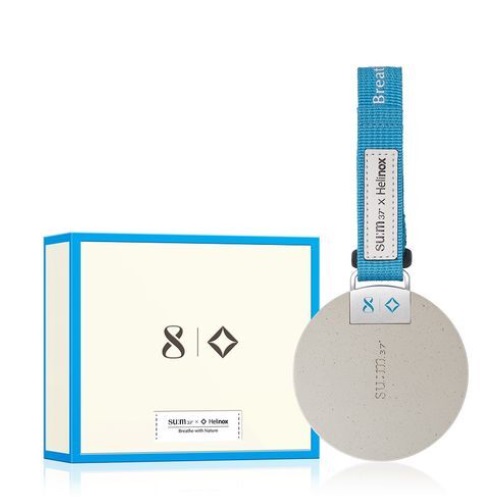 SUM37 Skin-Stay Soft Glow Cushion #01 Light Beige [HELINOX EDITION]